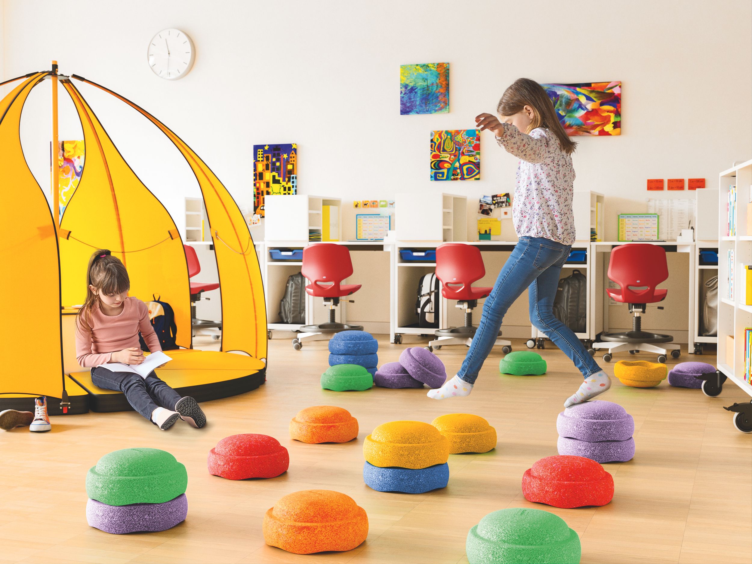 Two girls learn and play with multifunctional floor elements such as the stacking stones and the Leaf tent of FloorFriends by VS.