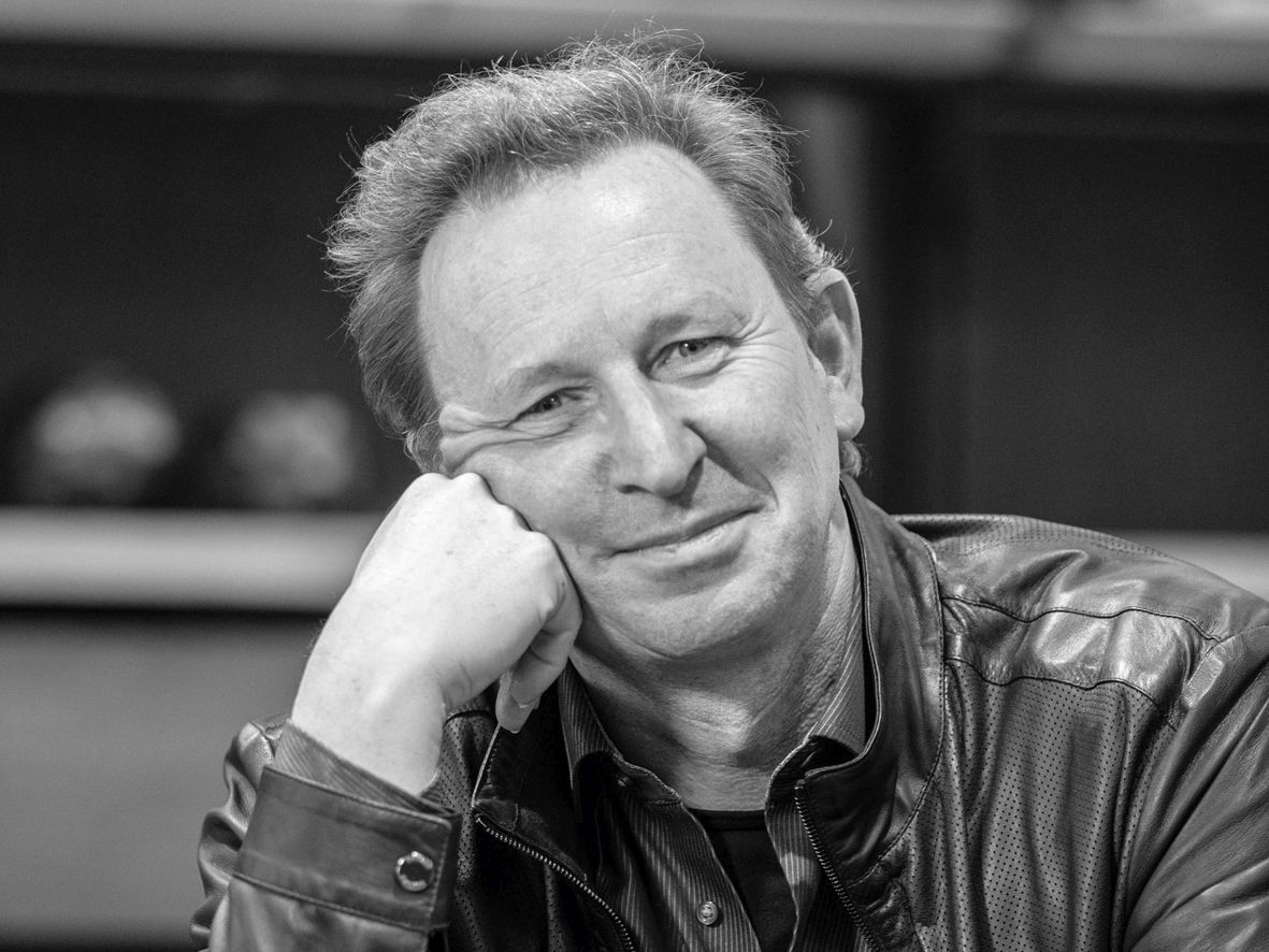Portrait des Designers Martin Ballendat, der den Hocker Stakki von VS entworfen hat