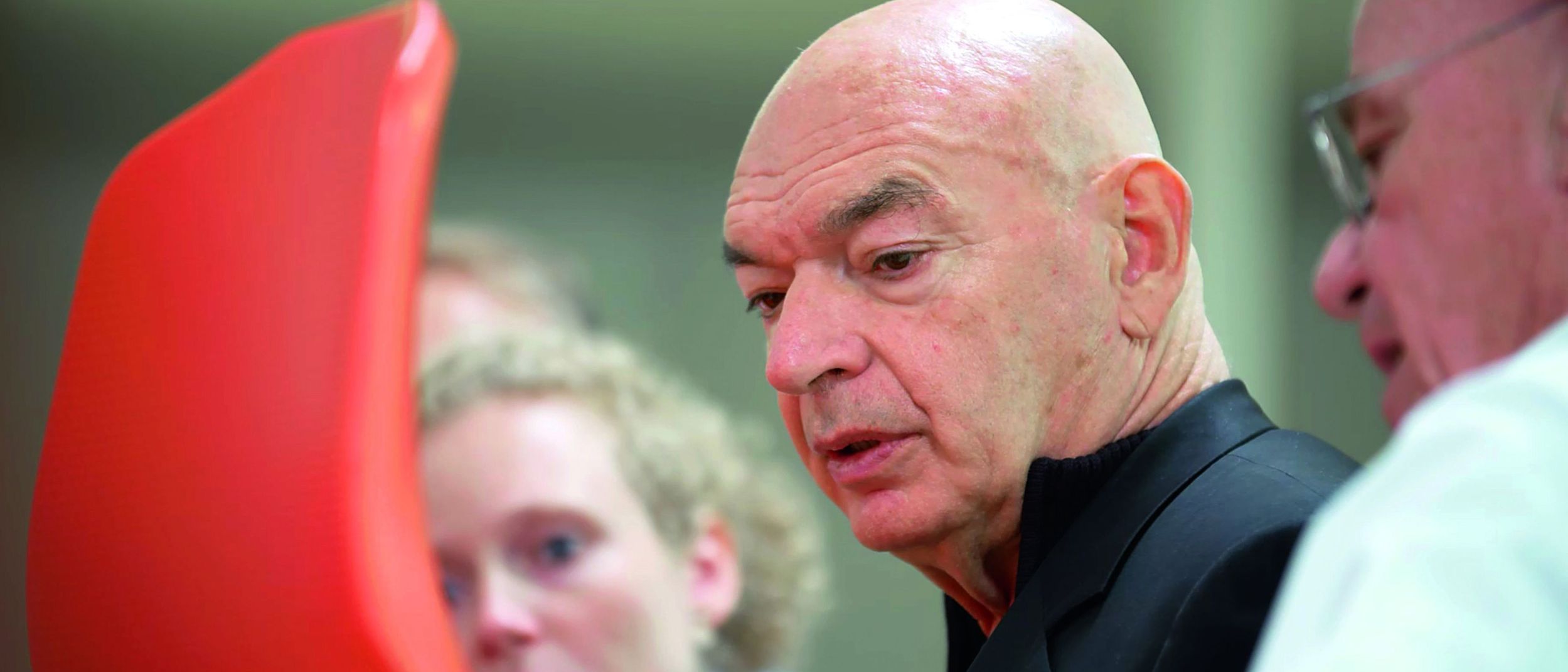Jean Nouvel, the French star architect with whom VS developed the JUMPER students' and office chair.