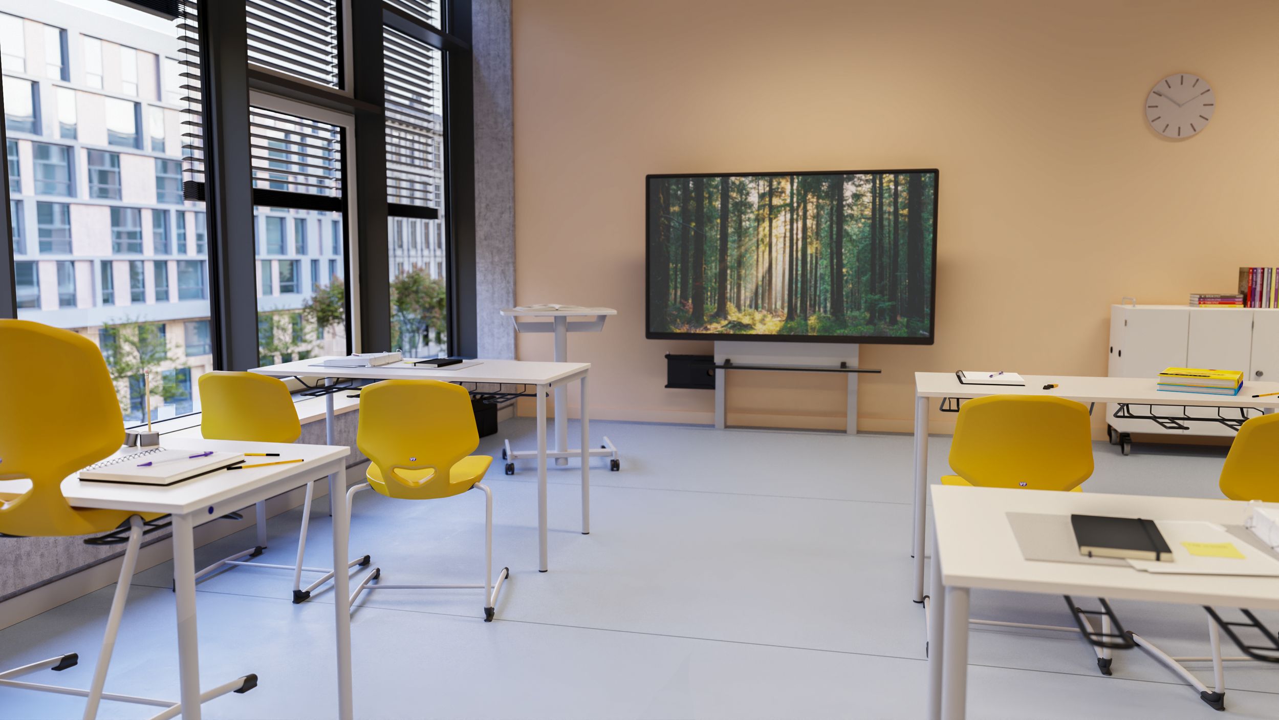 Heller Klassenraum mit VS Jumper Air Active Stühlen in Gelb, VS Ecotable-Q Tischen und CTOUCH Riva R2 Display mit Waldmotiv an der Wand