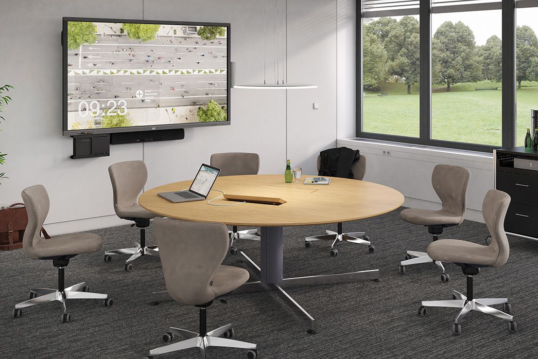 Round meeting table with brown PantoMove-Soft swivel chairs by VS