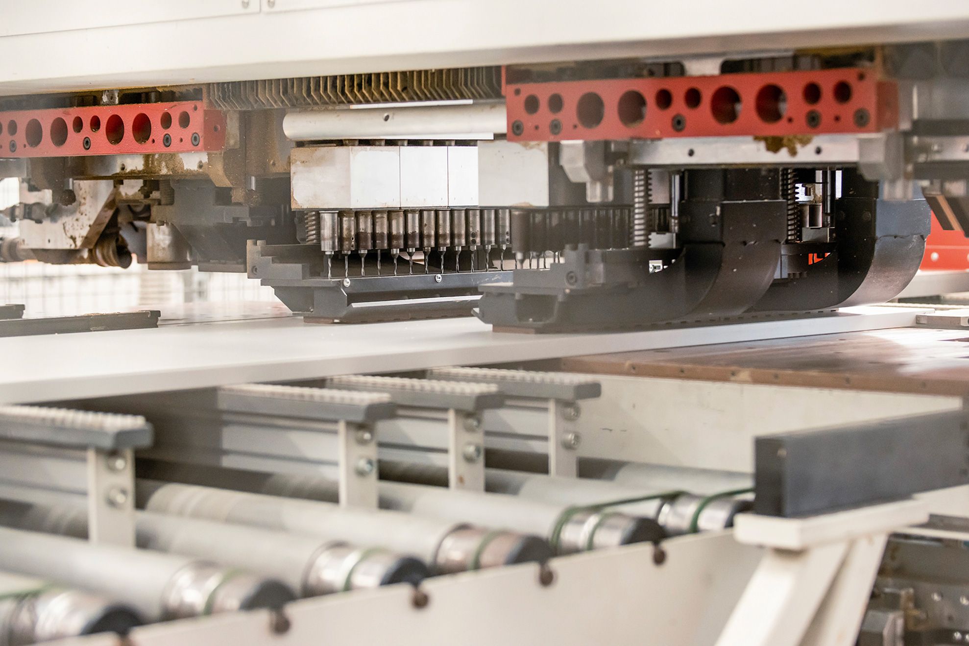 Close-up of a machine for manufacturing table tops in the VS production facility