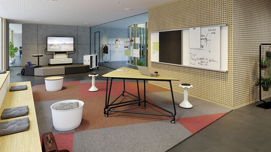 TriUnion standing tables, height-adjustable Hokkis and other VS furniture in a lounge area