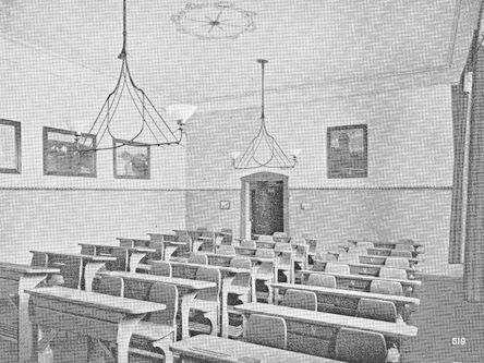 BlacBlack-and-white photograph of a classroom with Rettig school desks