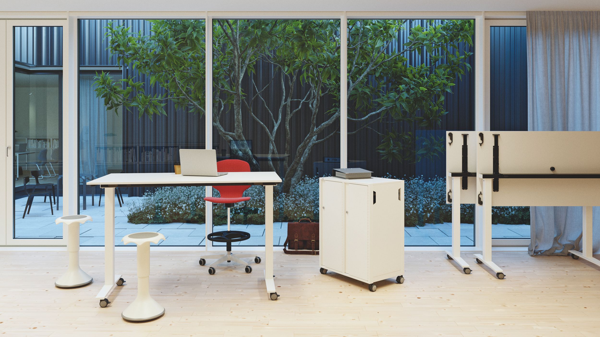 Ein Arbeitsplatz mit klappbarem Tisch FlipTable, Drehstuhl PantoMove, Hocker Hokki und Rollcontainer von VS
