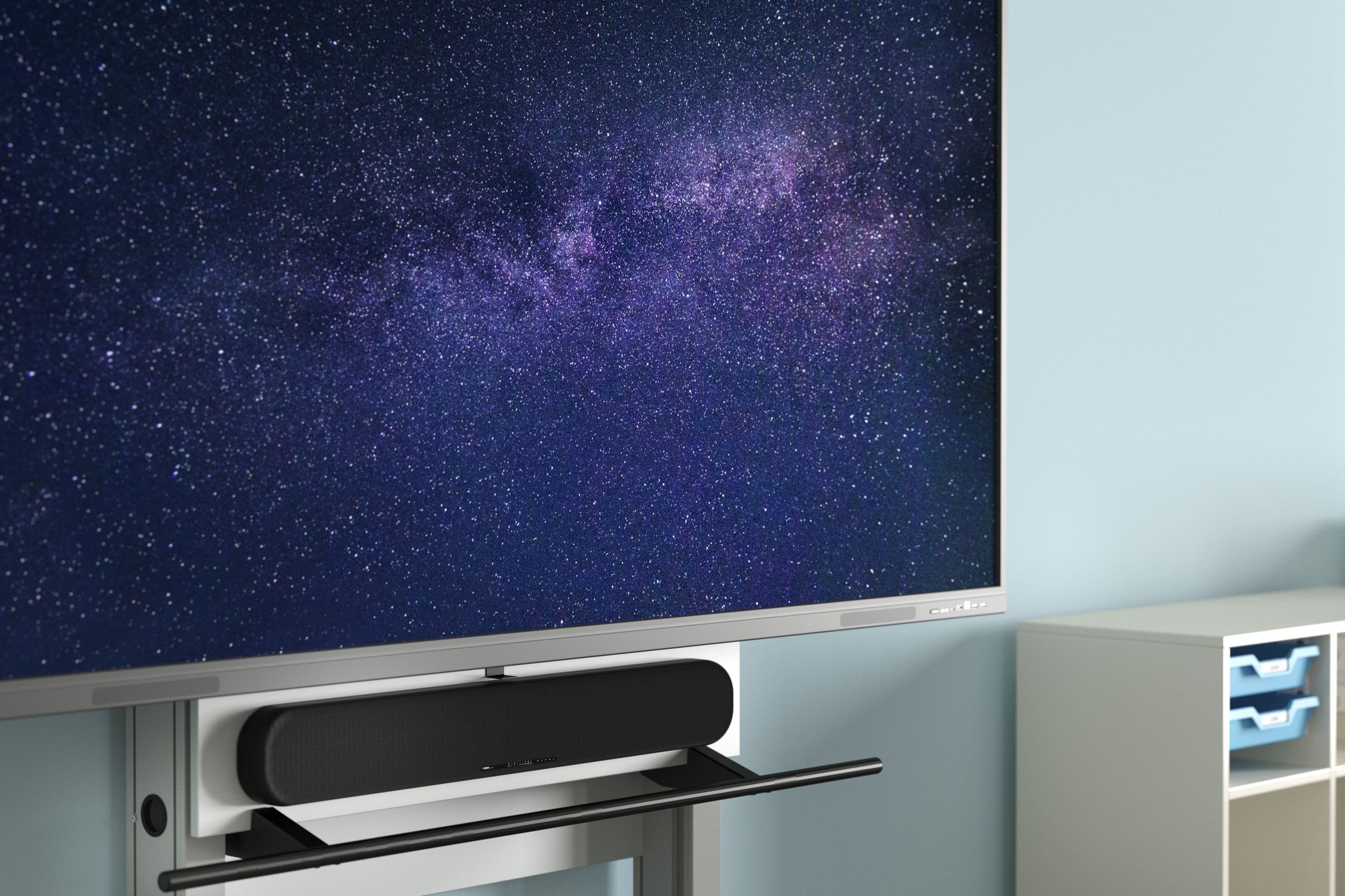VS-S-C3 display on a height-adjustable mounting system with a crystal-clear 4K image of a starry sky.