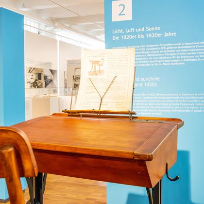 Schulbank aus den 1920er und 1930er Jahren im Schulmuseum VS