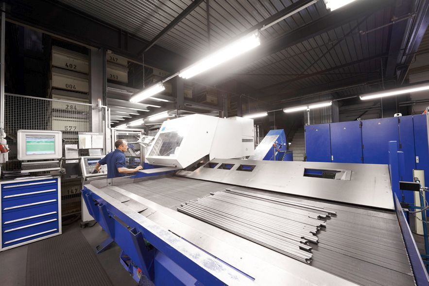 An employee operates the laser cutting machine in the VS production plant